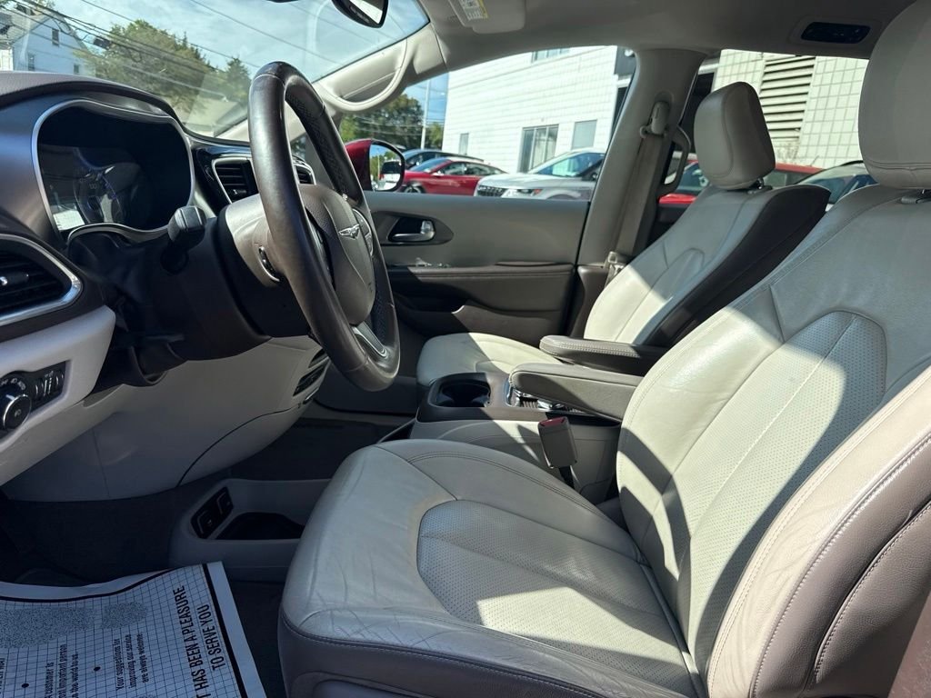 Used 2017 Red Chrysler Touring L Plus image 10