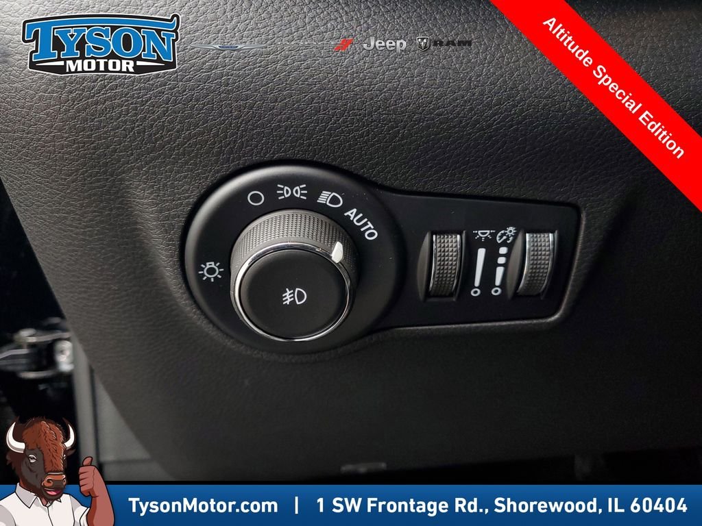 New 2026 Diamond Black Crystal Pearlcoat Jeep Latitude image 19