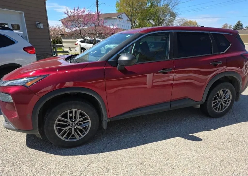 Used 2023 Red Nissan S image 2