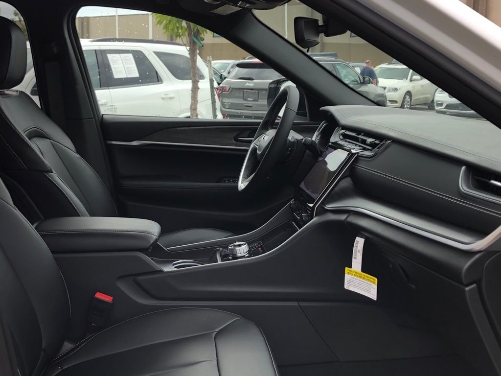 New 2024 Bright White Clearcoat Jeep 4xe image 32