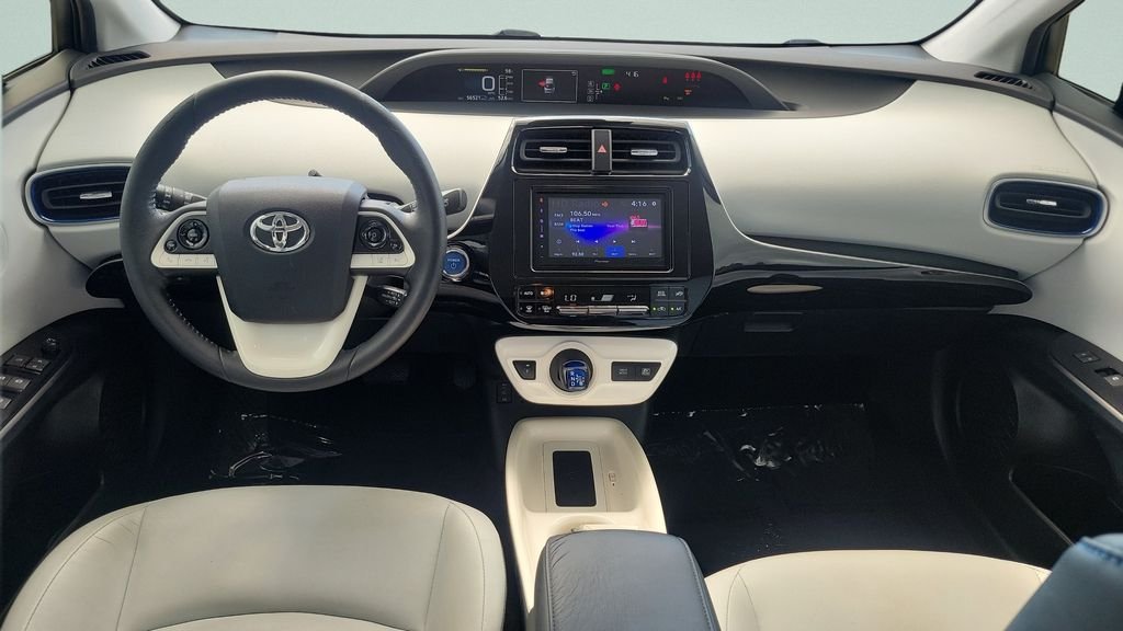 Certified Used 2017 White Toyota Four Touring image 11