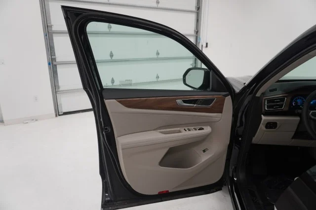 New 2026 Deep Black Pearl Volkswagen 2.0T SE w/Technology image 13