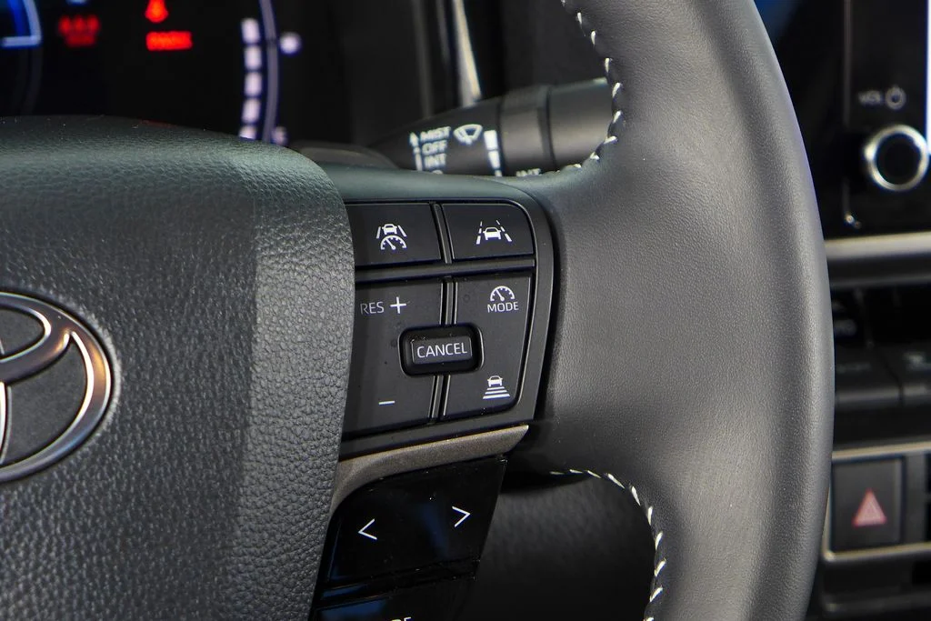Used 2025  Toyota SE image 28
