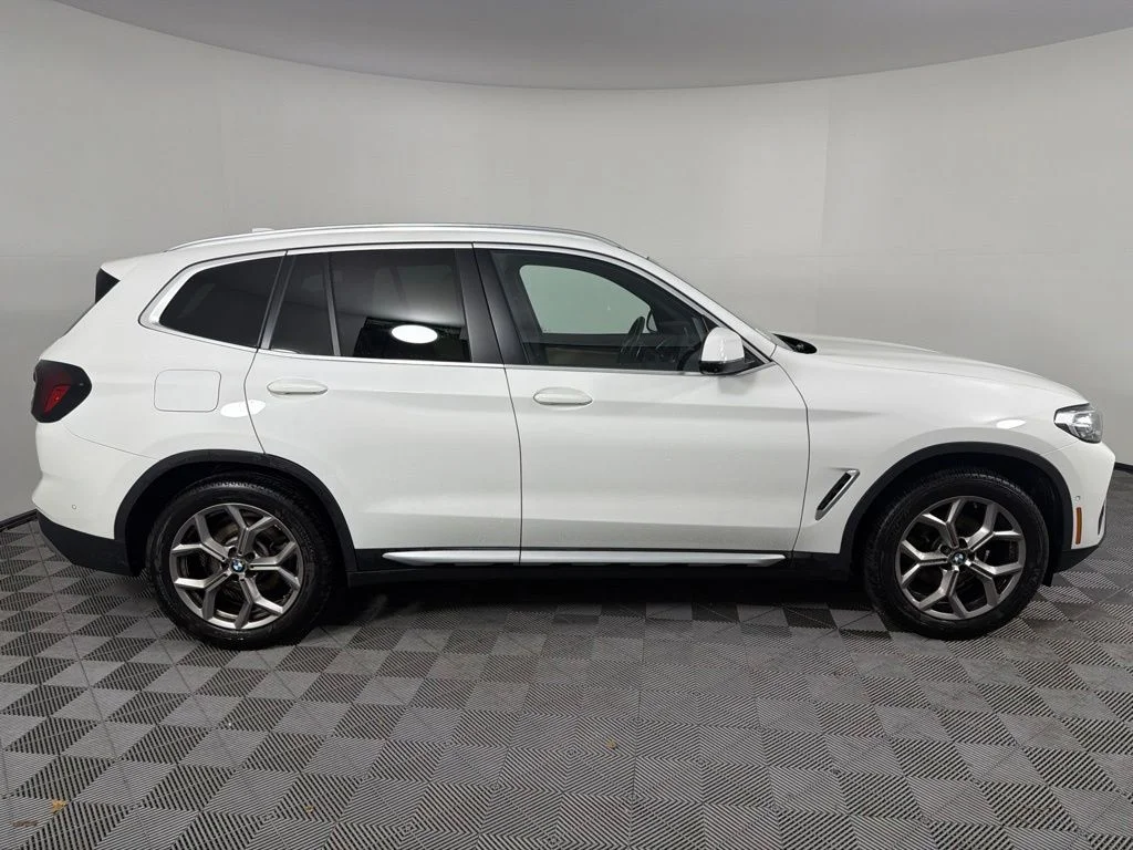 Used 2023 Alpine White BMW xDrive30i image 4