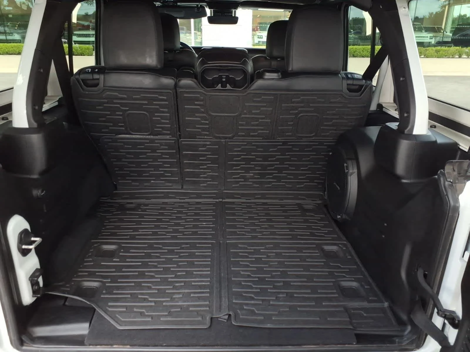 Used 2024 Bright White Clearcoat Jeep Rubicon X image 30