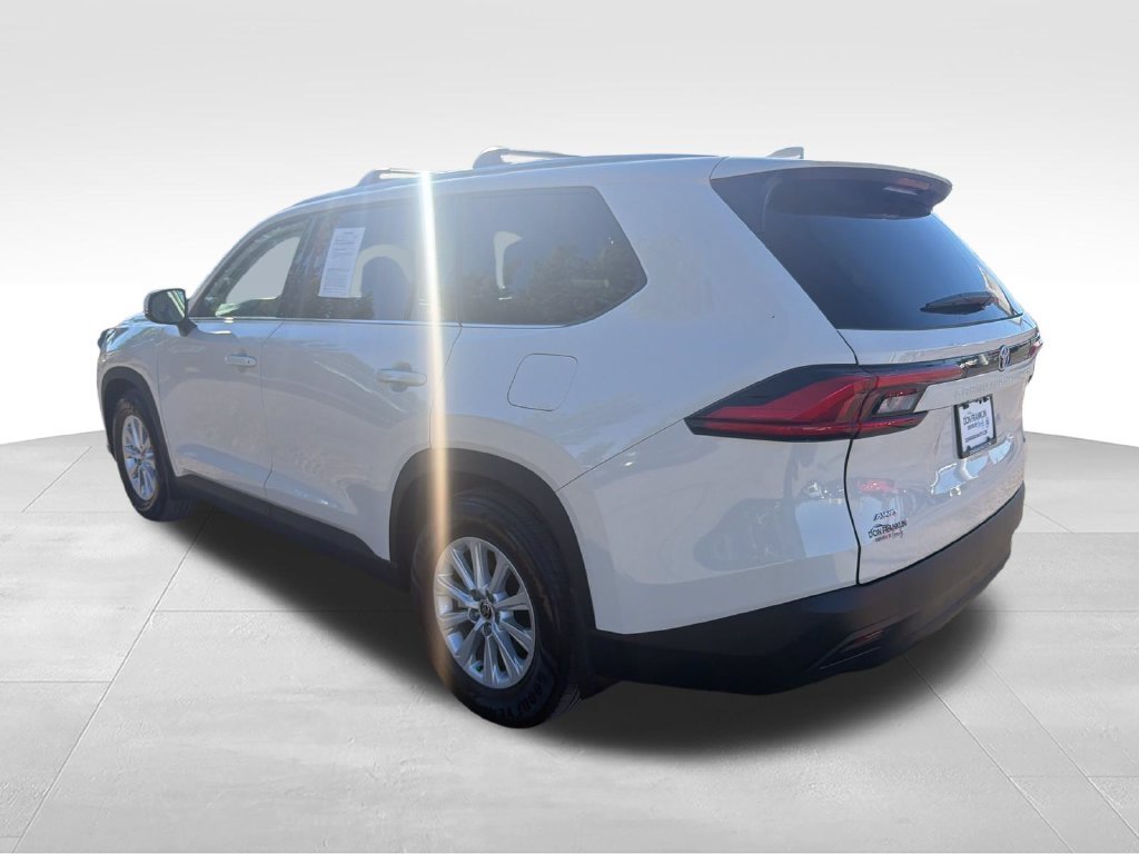 Used 2024 White Toyota XLE image 3