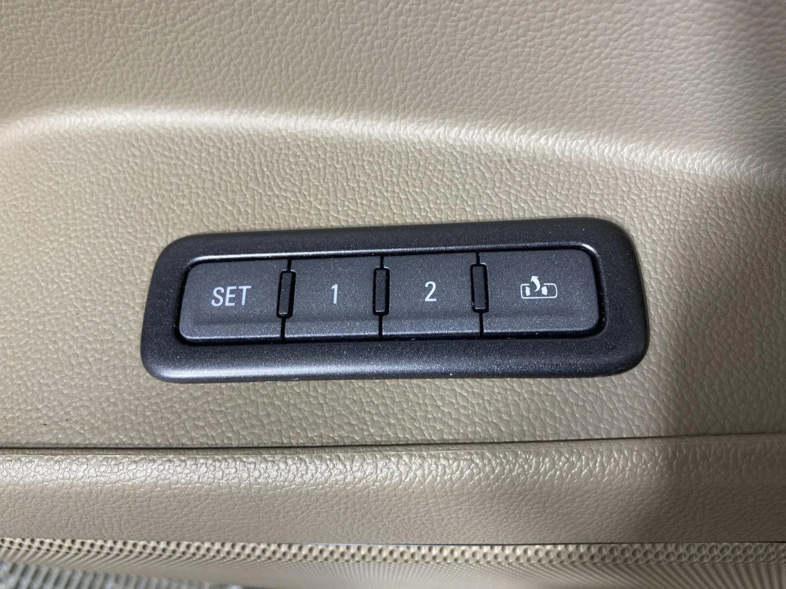 Used 2018 Summit White Chevrolet Premier image 25