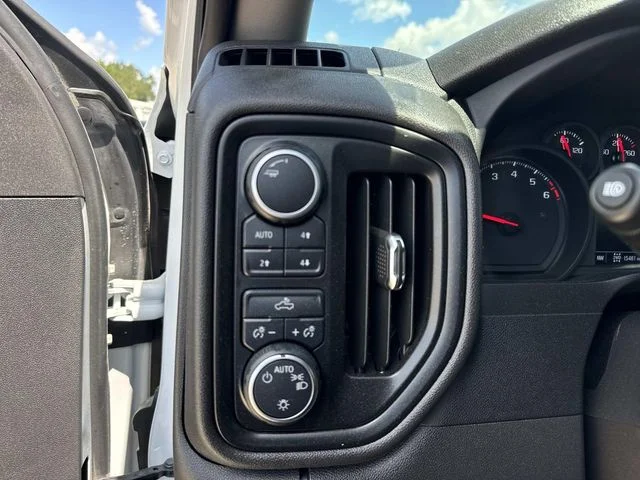 Used 2025 White Chevrolet Custom Trail Boss image 33
