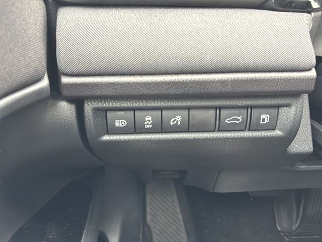 2025 Toyota Camry LE - Photo 22