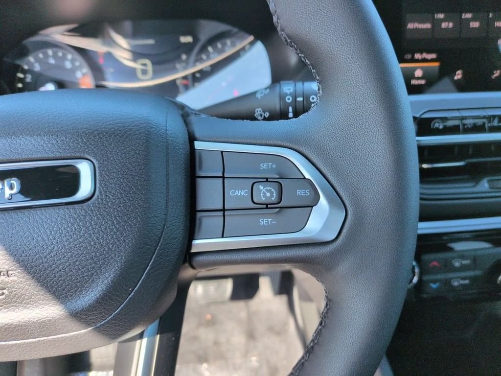 New 2026 Bright White Clearcoat Jeep Latitude image 23