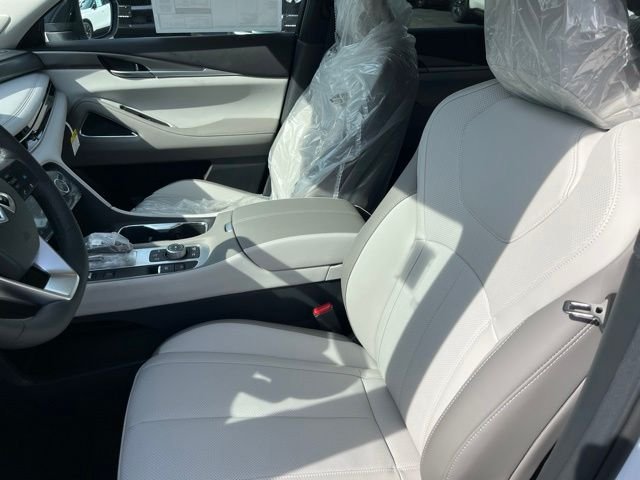 New 2027 White INFINITI Luxe AWD image 9