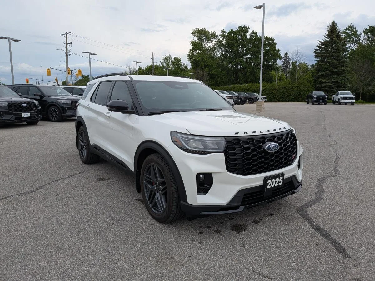 Used 2025 White Ford ST image 3