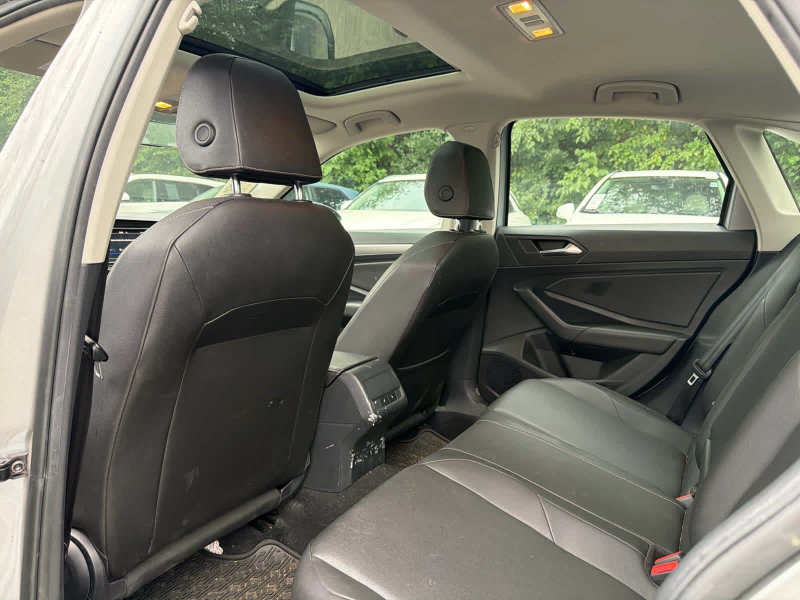 Used 2019 Pyrite Silver Volkswagen SE image 6