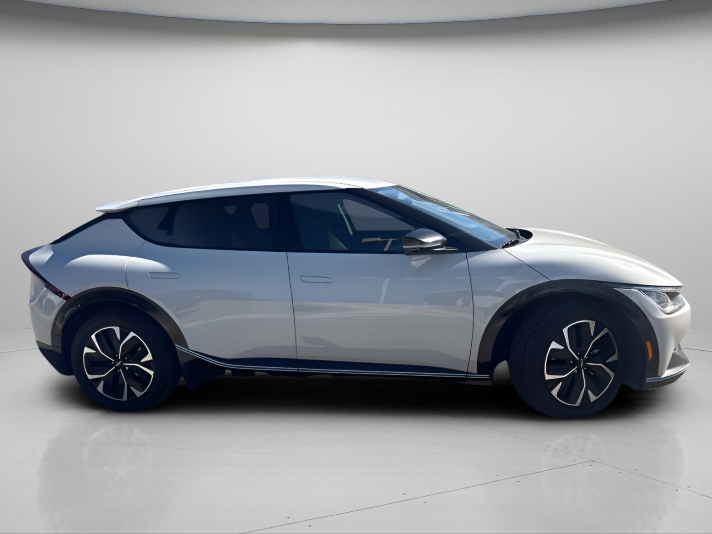Certified Used 2023 Glacier Kia Wind image 3