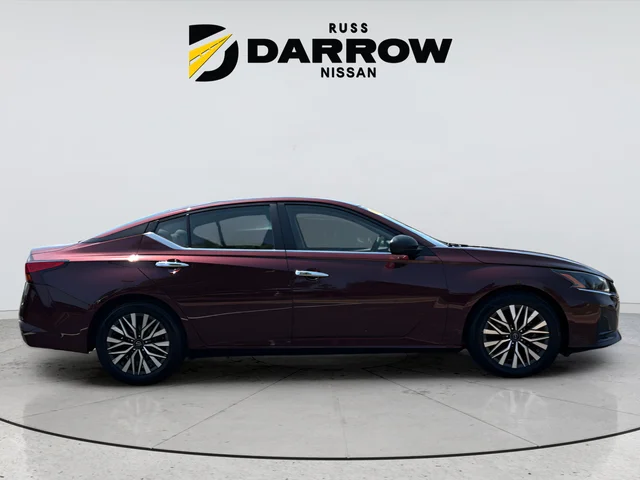 Used 2024 Red Nissan 2.5 SV image 6