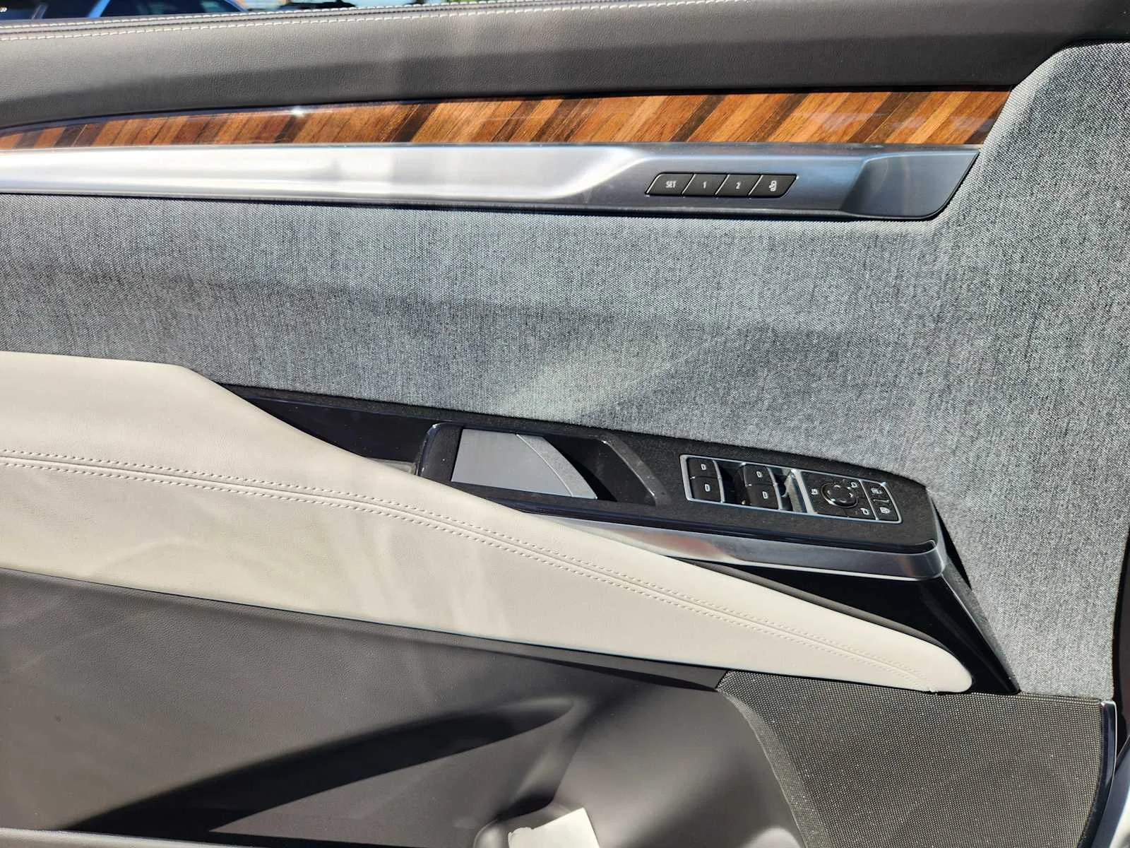 New 2026 Vibrant White Tricoat Cadillac Platinum Sport image 15