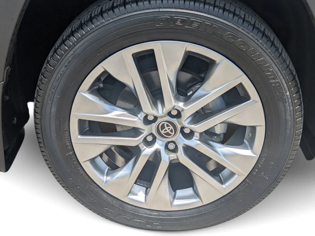 Used 2024 Gray Toyota XLE Premium image 5