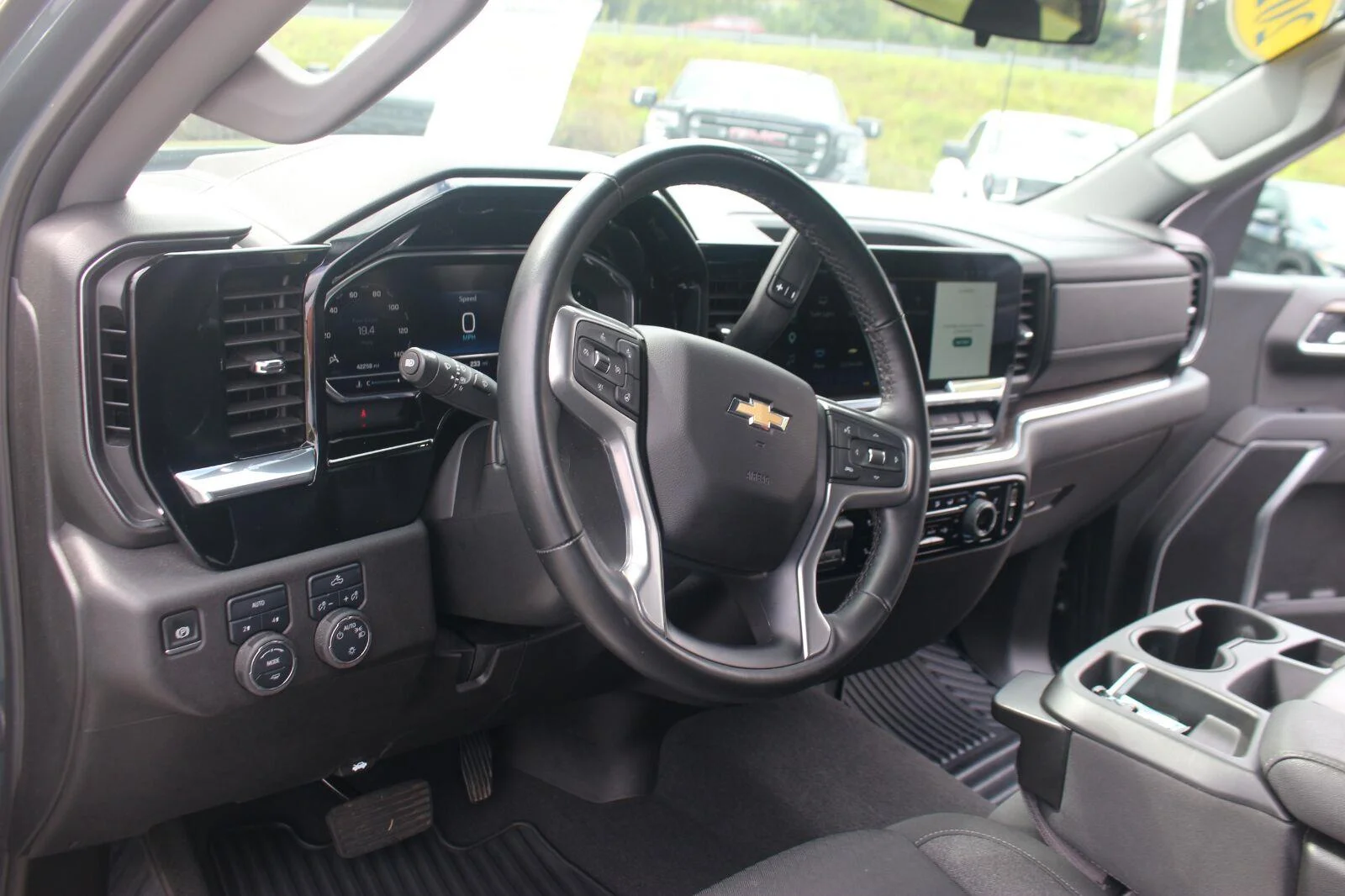 Used 2025 Cypress Gray Chevrolet LT image 21