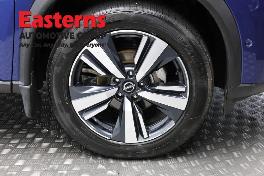 Used 2023 Blue Nissan Platinum image 33