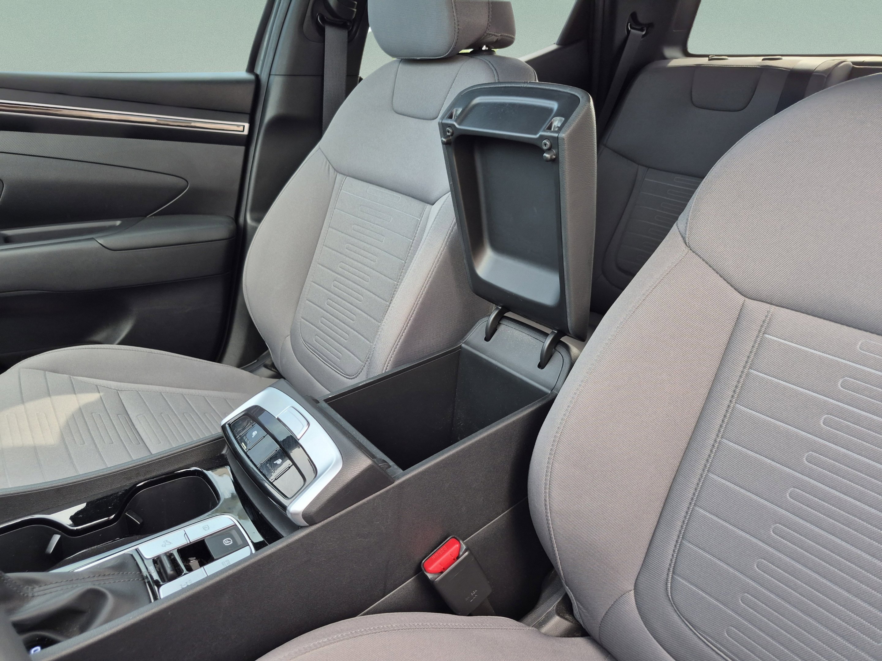 Used 2023 Hampton Gray Hyundai SEL image 25