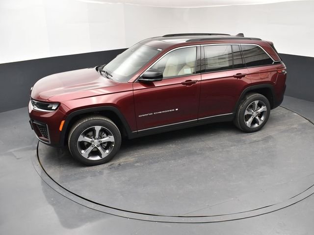 New 2026 Velvet Red Pearl-Coat Exterior Paint Jeep Limited image 15
