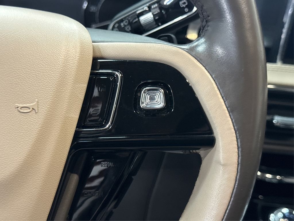 Used 2020 Silver Lincoln Standard image 24