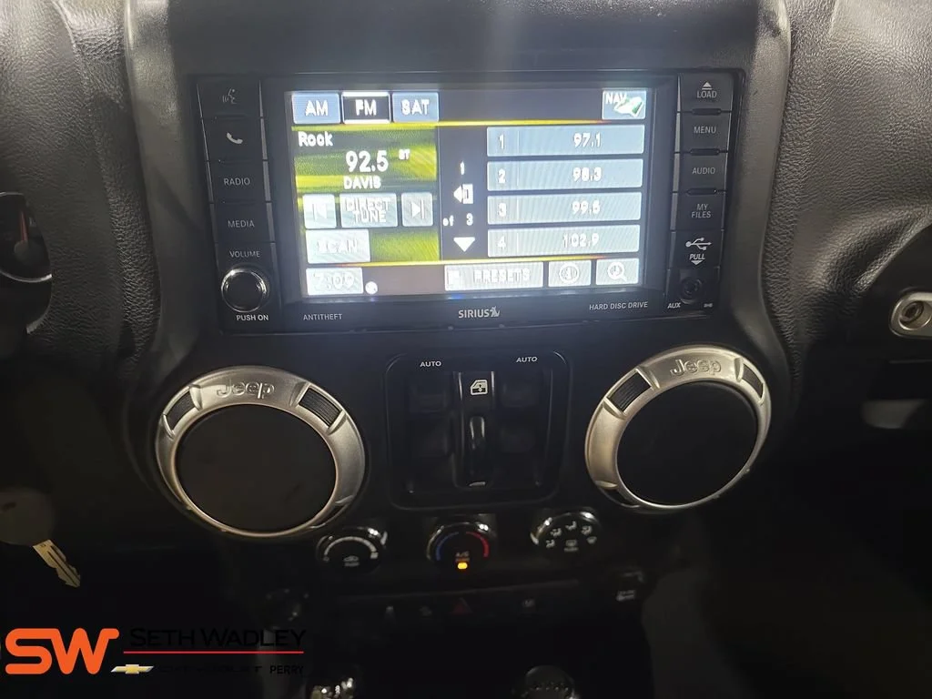 Used 2015 Red Jeep Sahara image 20
