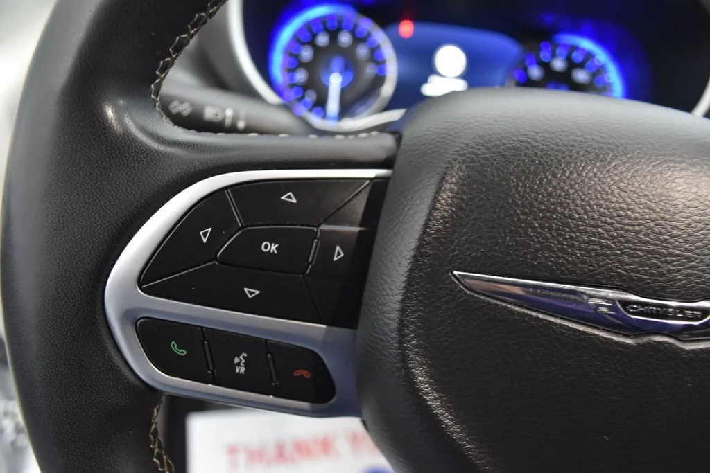 Used 2022 White Chrysler Touring L image 9