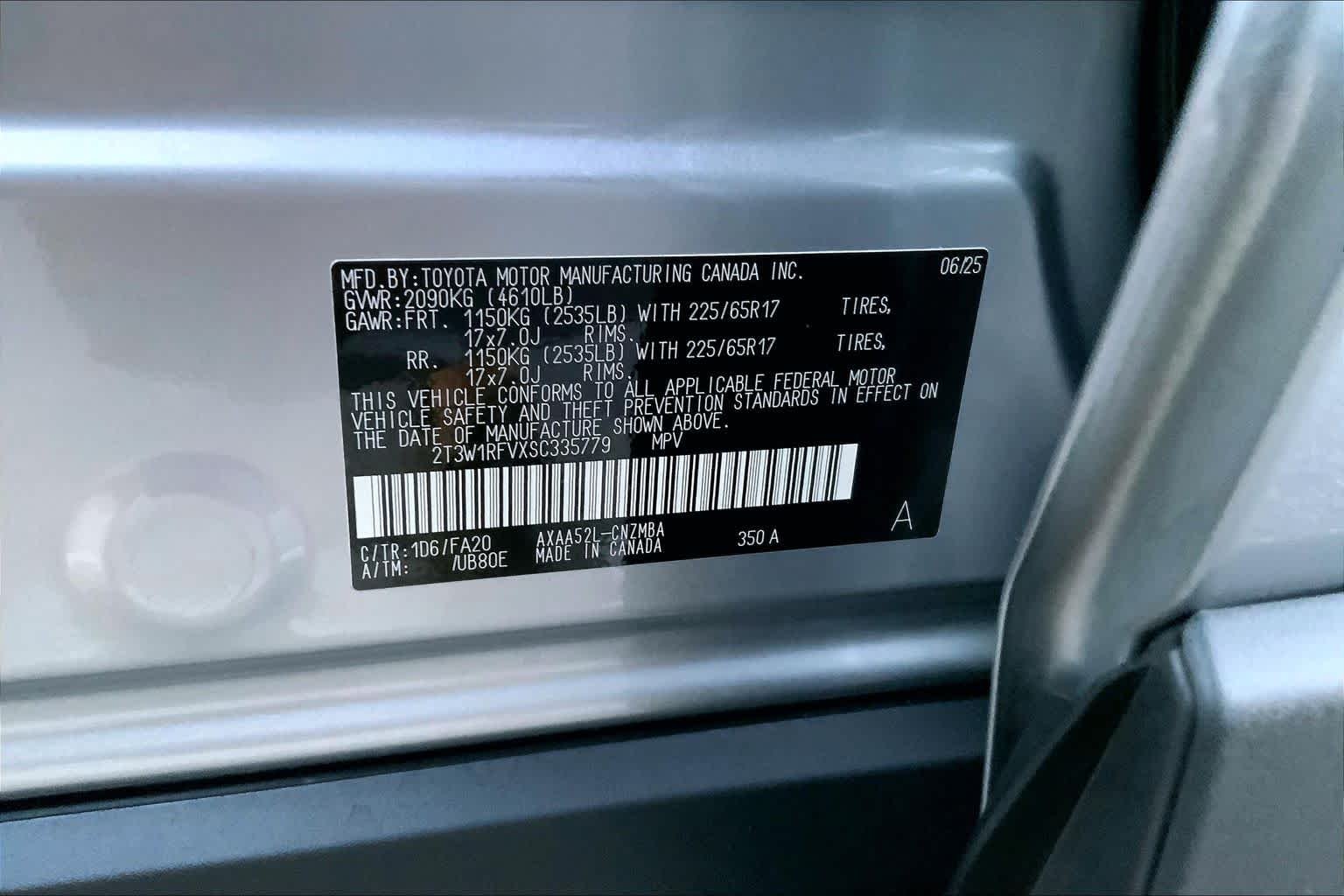 Used 2025 Silver Sky Metallic Toyota XLE image 31