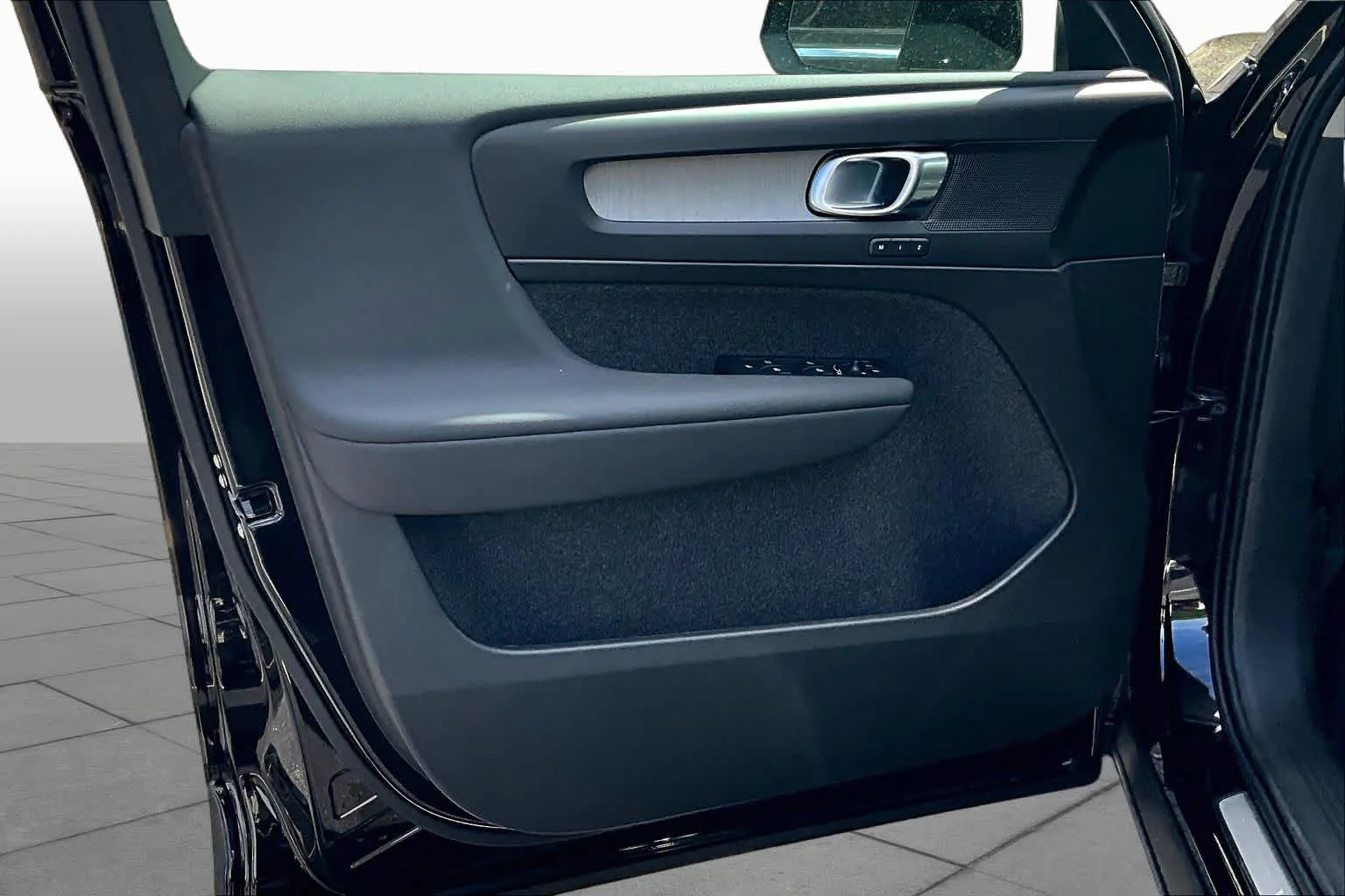2026 Volvo XC40 Core - Photo 11