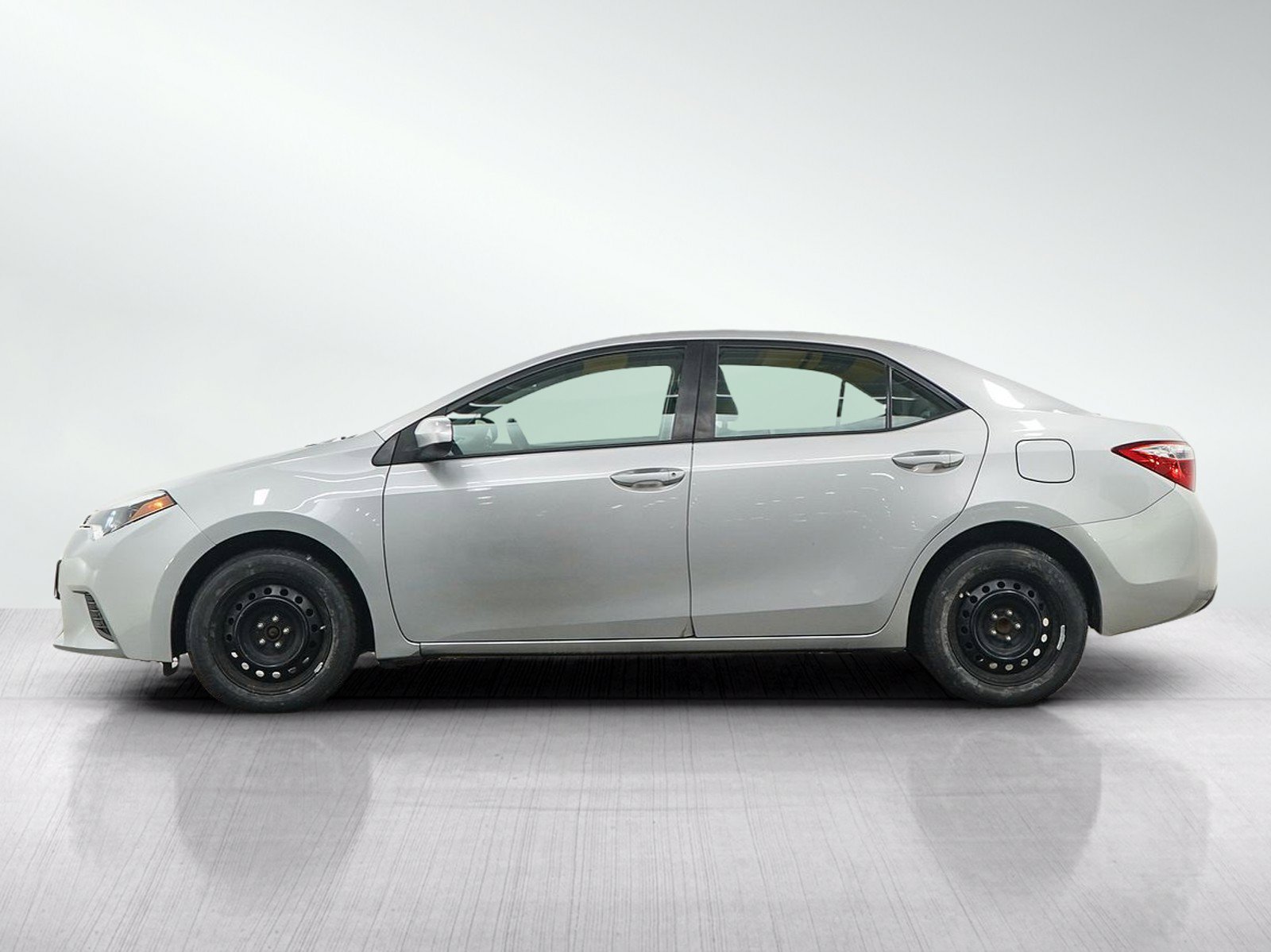 Used 2015 Toyota Corolla LE with VIN 2T1BURHEXFC396941 for sale in Burnsville, Minnesota
