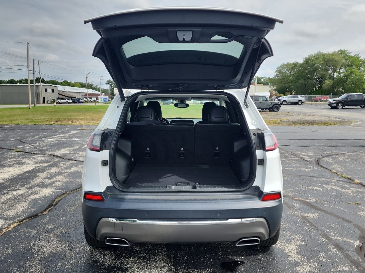 Used 2019 White Jeep Limited image 22