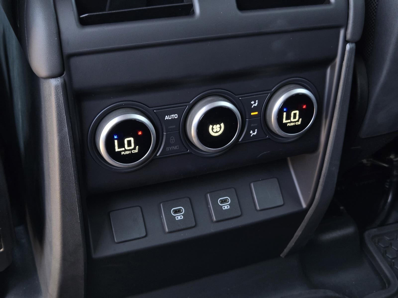2025 Land Rover Defender V8 - Photo 33