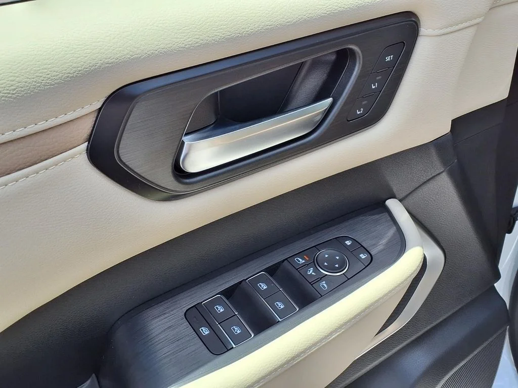 New 2026 Aspen White TriCoat Nissan Platinum image 18