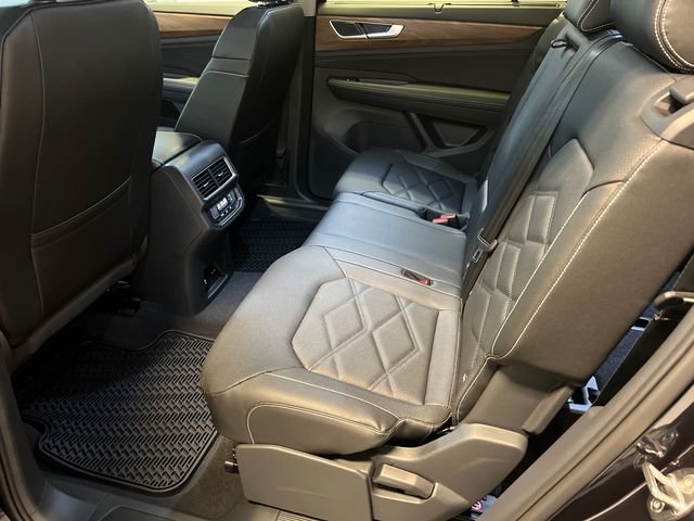 New 2026 Black Volkswagen 2.0T SE w/Technology image 10