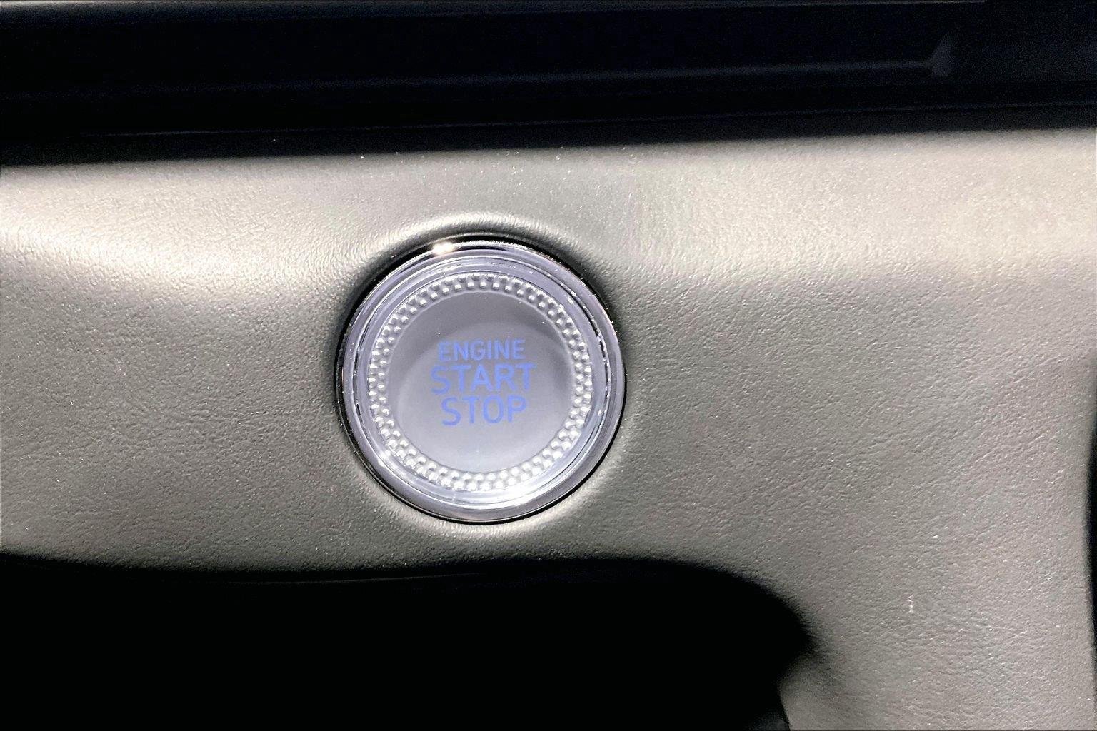 New 2026 Capri Blue Genesis 2.5T SELECT image 16