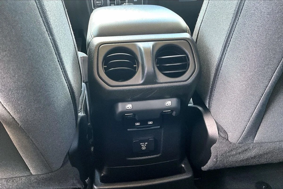 Used 2024  Jeep Sahara 4xe image 10