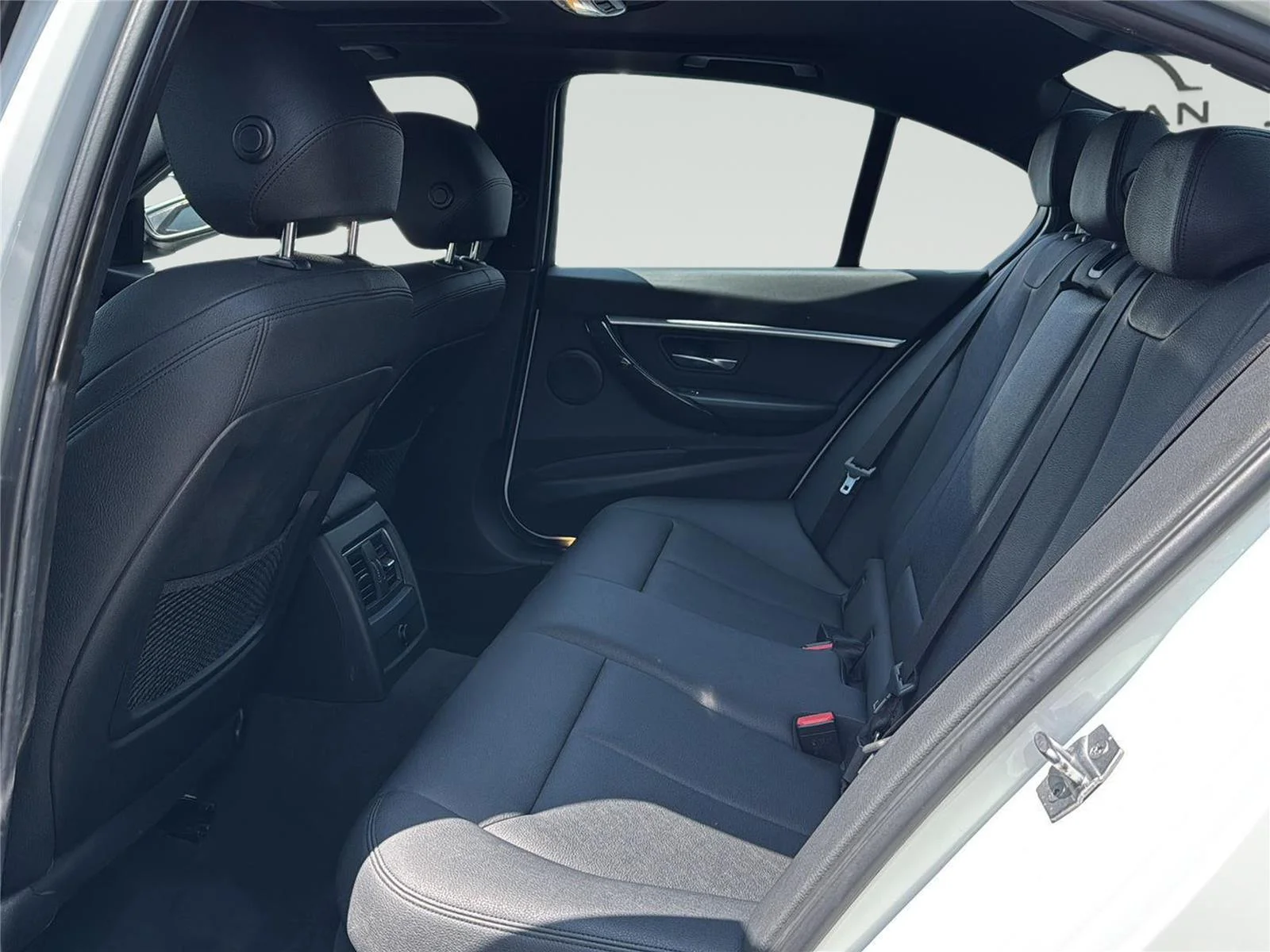 Used 2018 Alpine White BMW 328d image 27