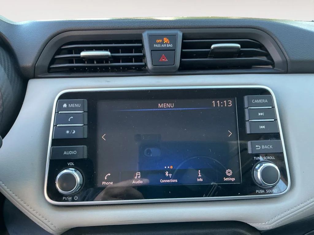 Used 2020 Silver Nissan 1.6 SV image 11