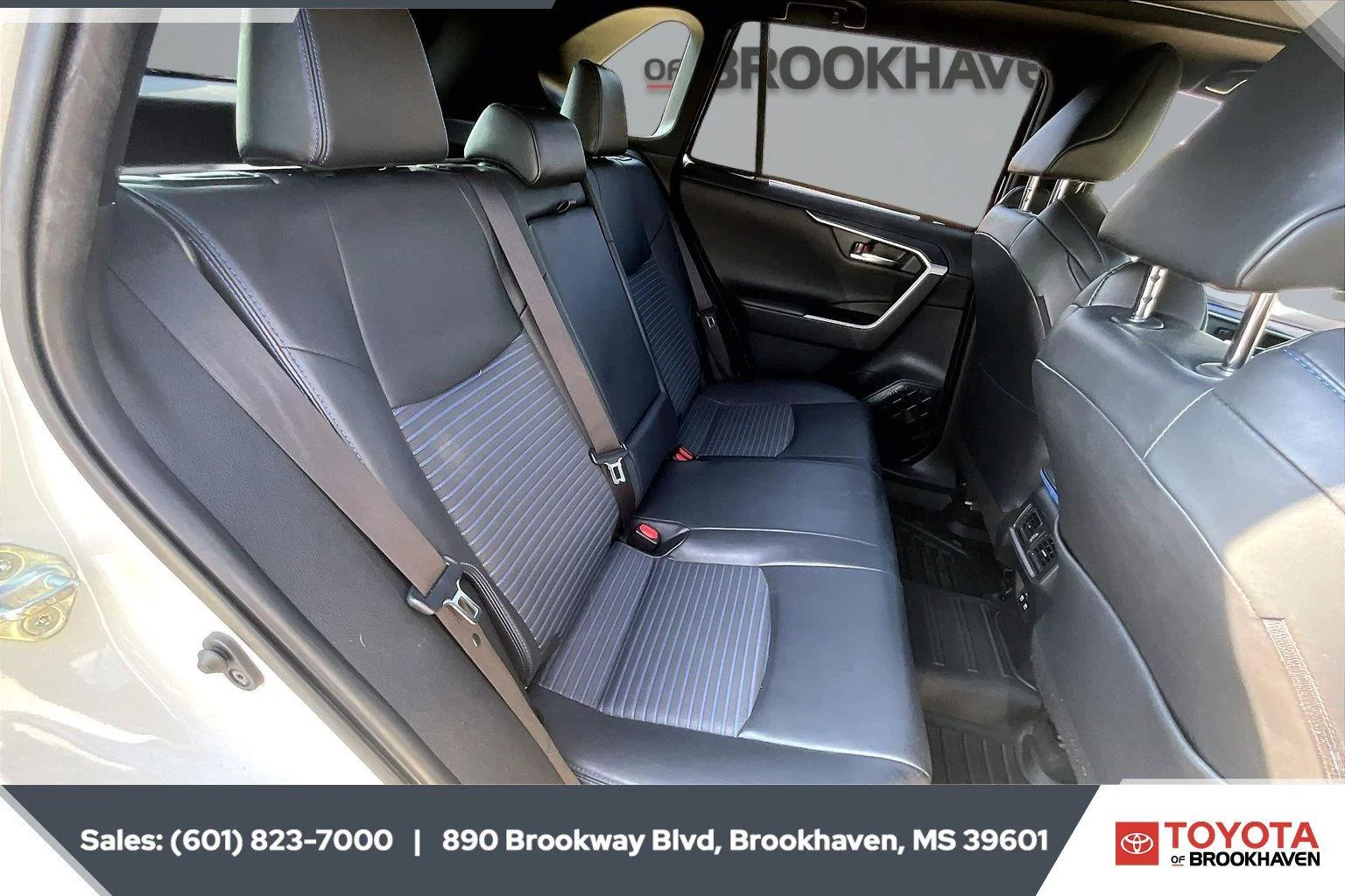 Used 2020 Blizzard Pearl w/Midnight Black Metallic Roof Toyota XSE image 20