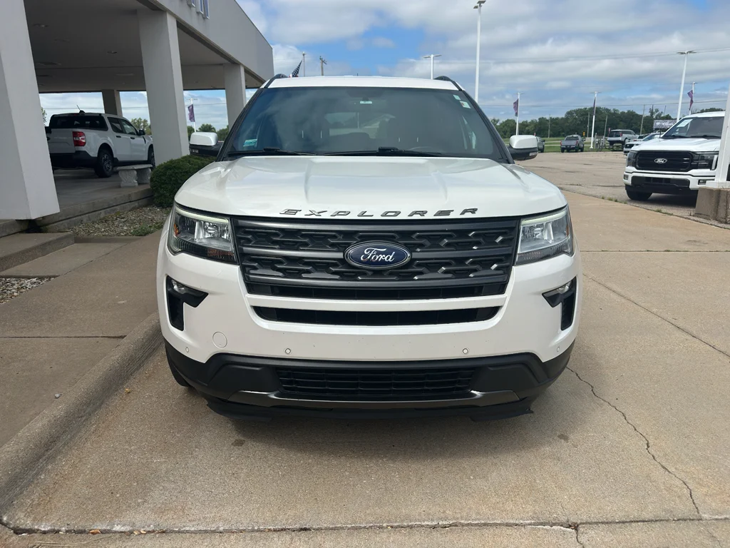 Used 2018 White Platinum Metallic Tri-Coat Ford XLT image 12
