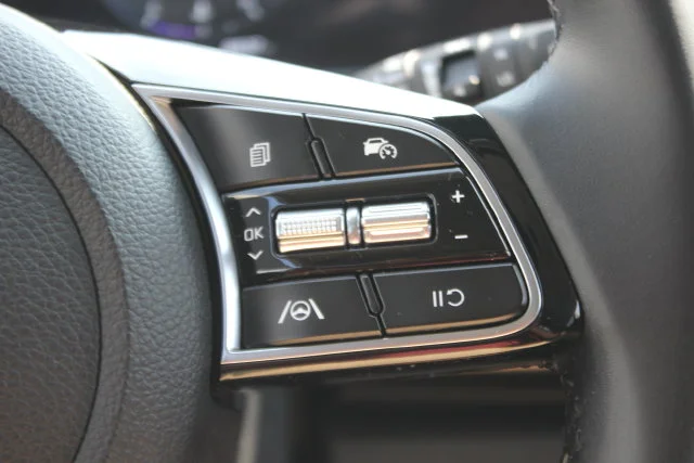 Used 2024 White Kia S image 17