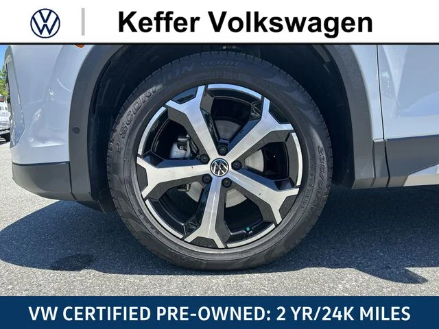 Certified Used 2025 White Volkswagen 2.0T SE image 13