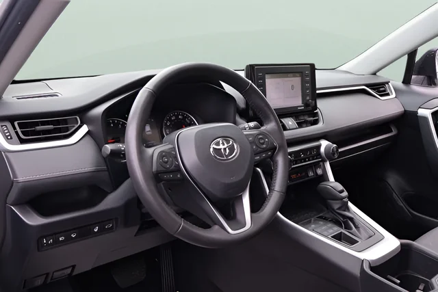 Used 2022 White Toyota XLE image 11