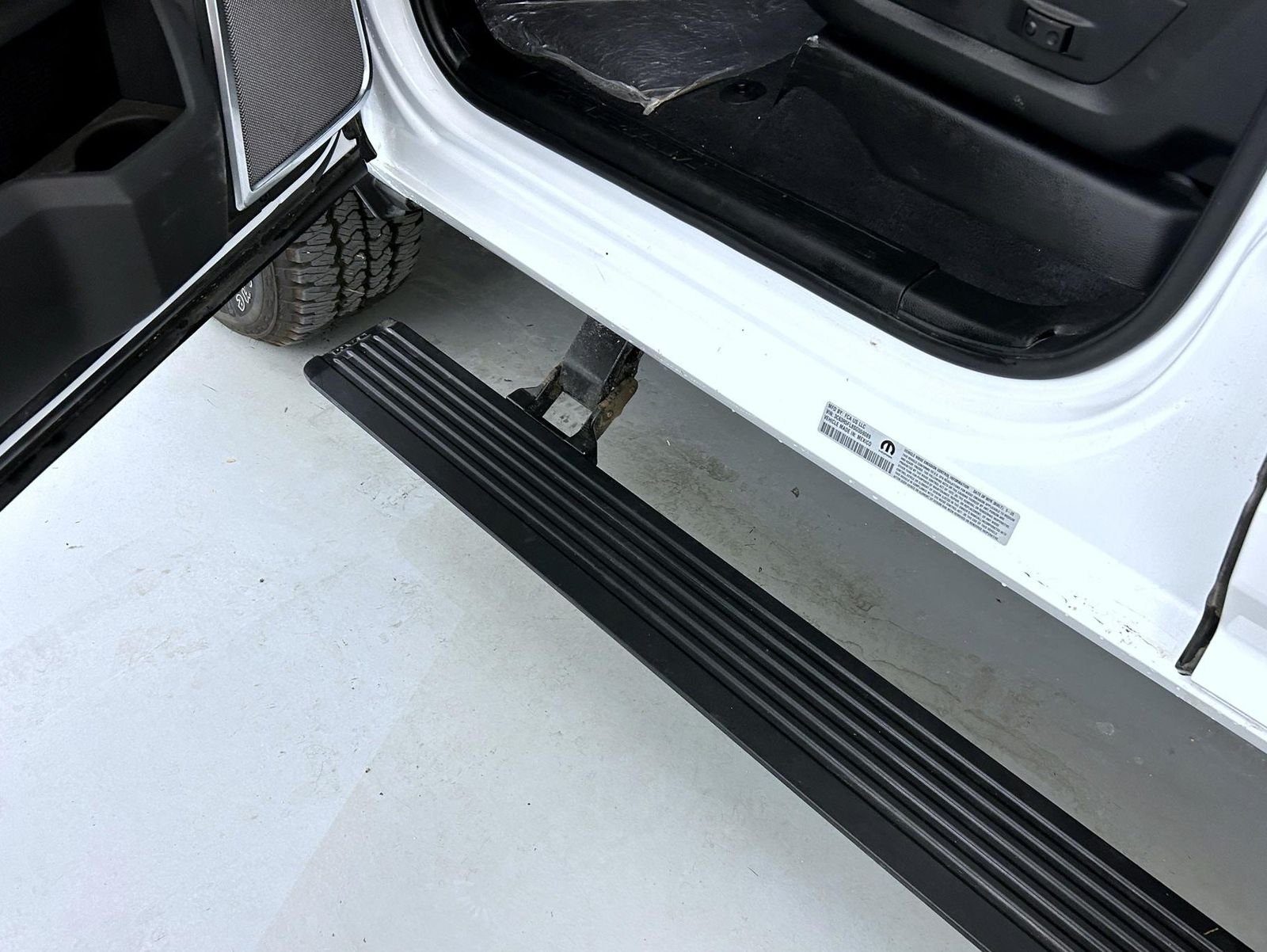 New 2025 Bright White Clear-Coat Exterior Paint RAM Laramie image 9