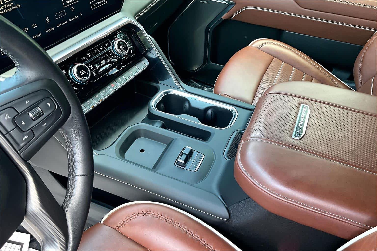 Used 2025 Onyx Black GMC Denali Ultimate image 16