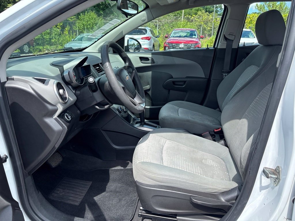 Used 2016 White Chevrolet LS image 13