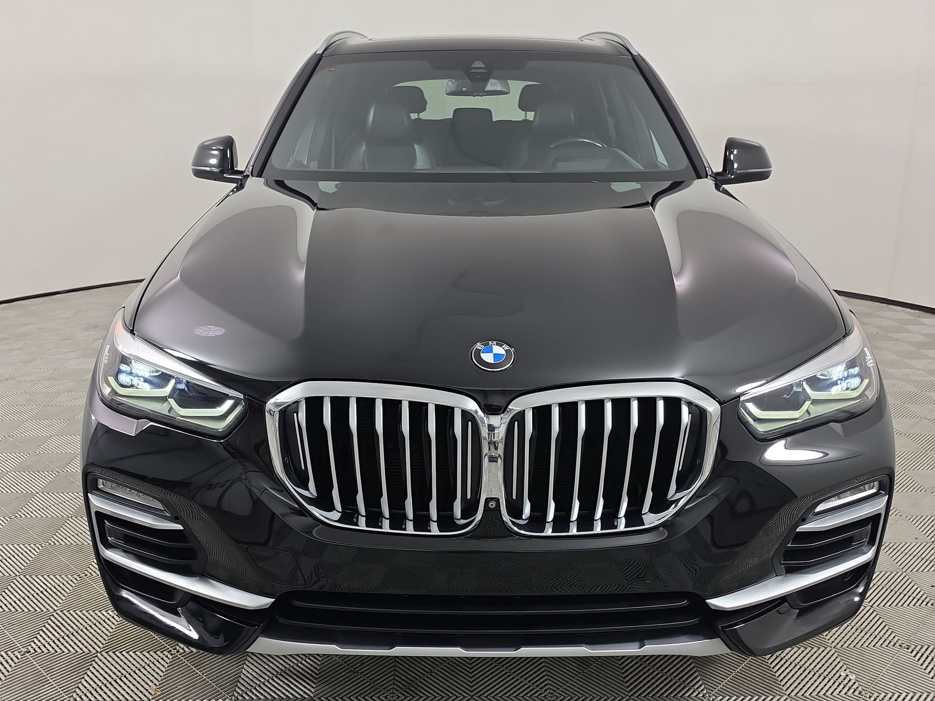 Used 2020 Black BMW sDrive40i image 2