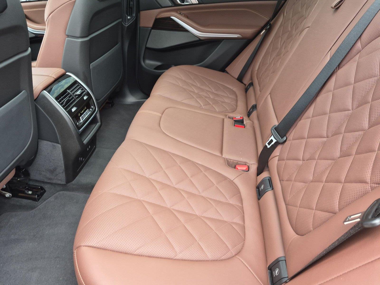 Used 2025 Skyscraper Grey Metallic BMW xDrive40i image 33