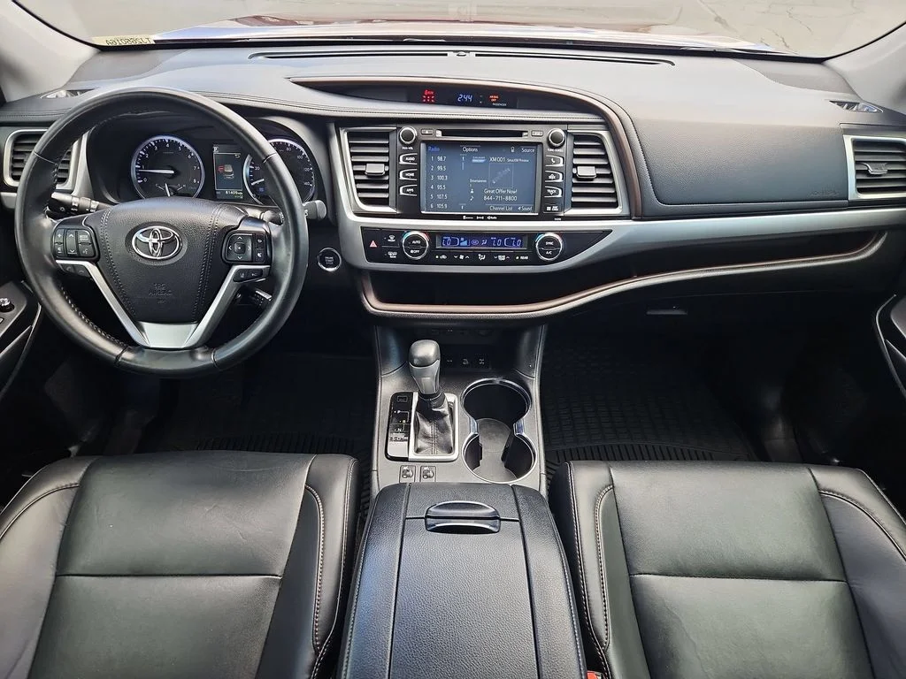 Used 2019 Salsa Red Pearl Toyota XLE image 22
